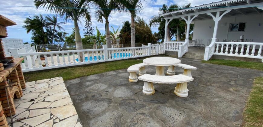 À louer une villa T5/6 de plain-pied avec piscine et jardin située à La Montagne