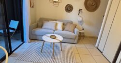 À louer charmant studio meublé situé dans la résidence Lobellia à Sainte Clotilde