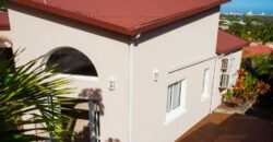 En vente une belle villa T4 type provençale avec piscine et vue mer située dans le secteur prisé de la Possession