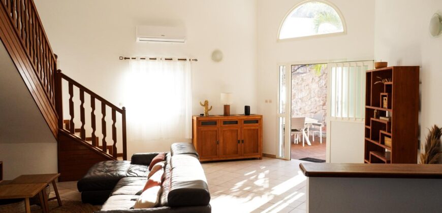 En vente une belle villa T4 type provençale avec piscine et vue mer située dans le secteur prisé de la Possession