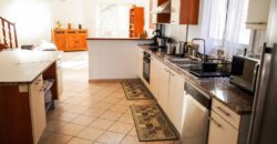 En vente une belle villa T4 type provençale avec piscine et vue mer située dans le secteur prisé de la Possession