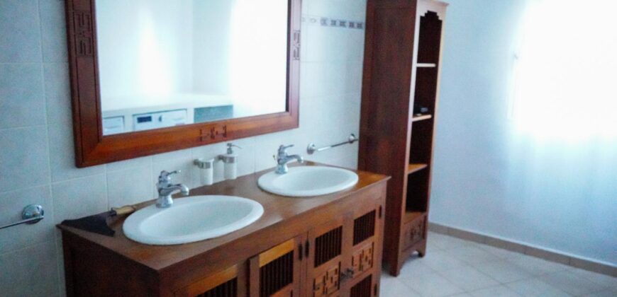 En vente une belle villa T4 type provençale avec piscine et vue mer située dans le secteur prisé de la Possession