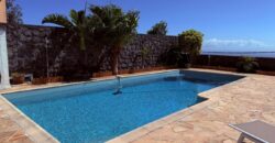 À vendre une belle villa T5/6 avec piscine et vue imprenable située à la Montagne