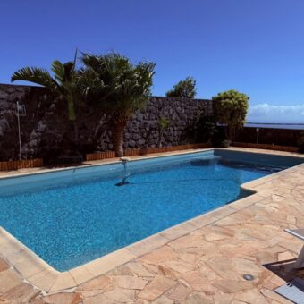 À vendre une belle villa T5/6 avec piscine et vue imprenable située à la Montagne