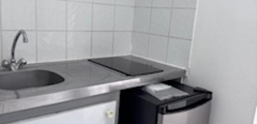 À louer un studio situé dans la résidence Les Orangelles à Sainte Clotilde