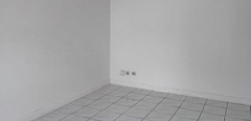 À louer un studio situé dans la résidence Les Orangelles à Sainte Clotilde
