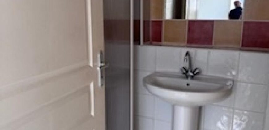 À louer un studio situé dans la résidence Les Orangelles à Sainte Clotilde