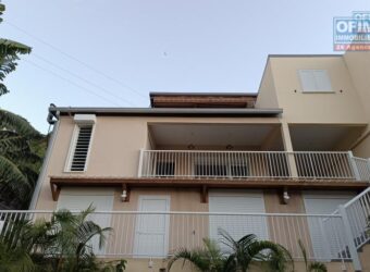 À louer une grande et belle villa T6 avec vue mer située sur les hauteurs de La Possession