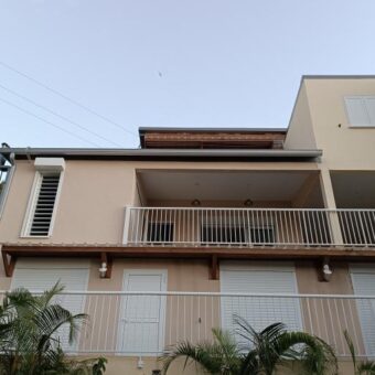 À louer une grande et belle villa T6 avec vue mer située sur les hauteurs de La Possession