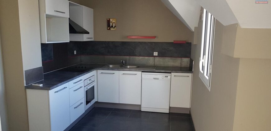 À louer un agréable appartement T4 situé à Saint Leu face au lagon