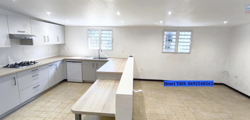 À louer à Saint-Joseph charmante villa F4 de plain-pied de 120 m² avec jardin