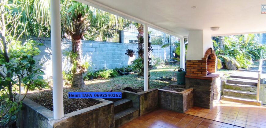 À louer à Saint-Joseph charmante villa F4 de plain-pied de 120 m² avec jardin