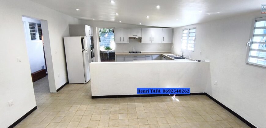 À louer à Saint-Joseph charmante villa F4 de plain-pied de 120 m² avec jardin
