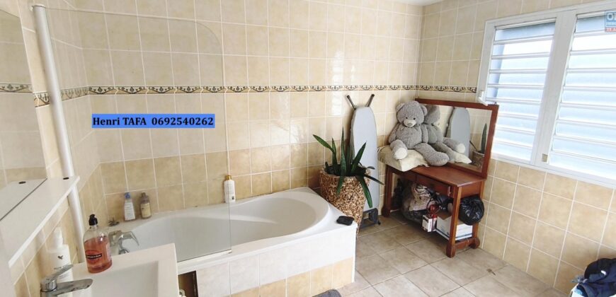 Location d’une jolie villa T5 à étage de 115.50 m2 située à Saint Joseph