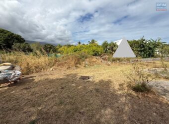 Vente terrain de 964 m² situé à deux pas du Lagon à Saline-les-Bains