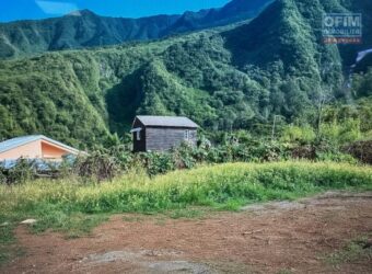 En vente un terrain constructible de 413 m2 entièrement clôturé situé à Saint Louis