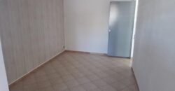 A louer un appartement F2 de 63m2 avec cour situé à 5 mins à pieds du front de mer à Saint Paul