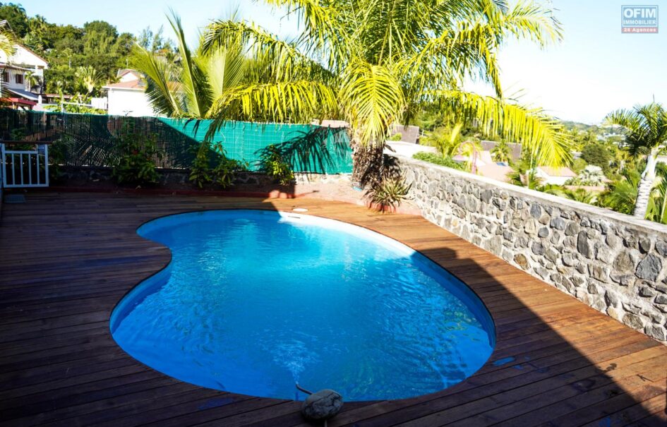 En vente une belle villa T4 type provençale avec piscine et vue mer située dans le secteur prisé de la Possession