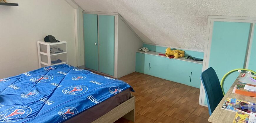 À vendre une superbe villa T7 de 325 m2 entièrement rénovée située en plein centre du Tampon