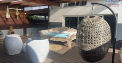 À vendre une superbe villa T7 de 325 m2 entièrement rénovée située en plein centre du Tampon