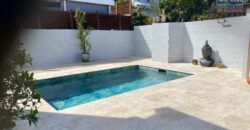 À vendre une superbe villa T7 de 325 m2 entièrement rénovée située en plein centre du Tampon