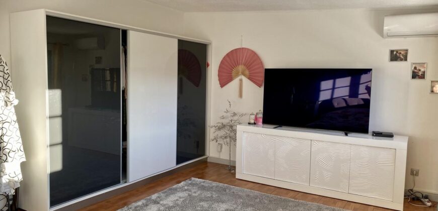 À vendre une superbe villa T7 de 325 m2 entièrement rénovée située en plein centre du Tampon