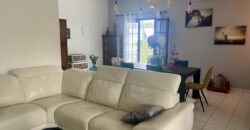 À vendre une superbe villa T7 de 325 m2 entièrement rénovée située en plein centre du Tampon