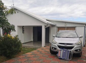 Location d’une agréable villa T4 avec beau jardin clôturé située à Saint Louis