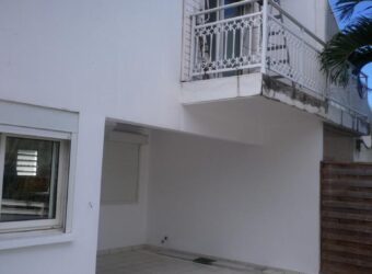 À louer villa mitoyenne de type F3 située à Saint Louis dans le quartier de Roche Maigre