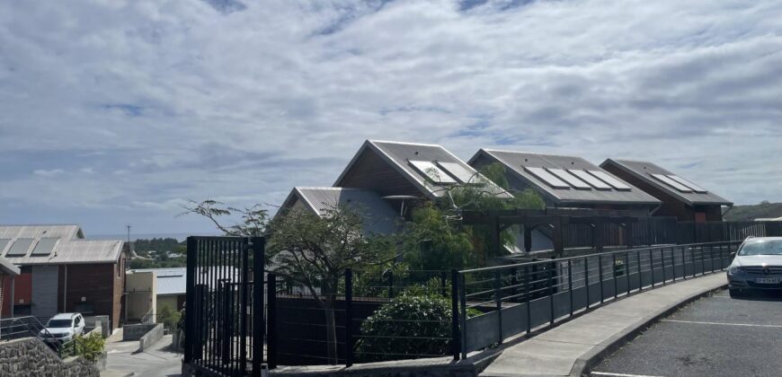 En vente un appartement F3 en duplex dans une résidence avec piscine à la Saline les Bains