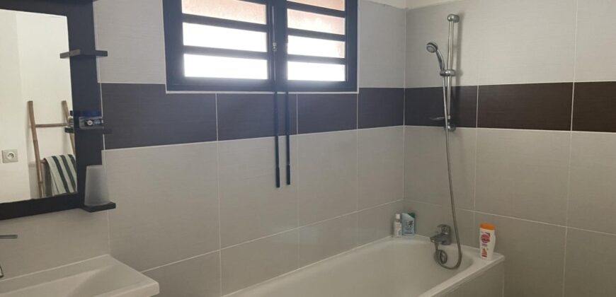 En vente un appartement F3 en duplex dans une résidence avec piscine à la Saline les Bains