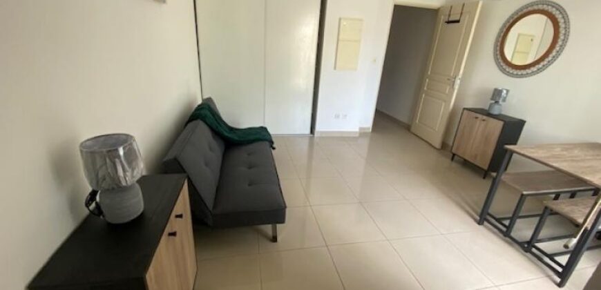 A louer un studio meublé de 23.13m2 proche des commerces et universités à Sainte Clotilde