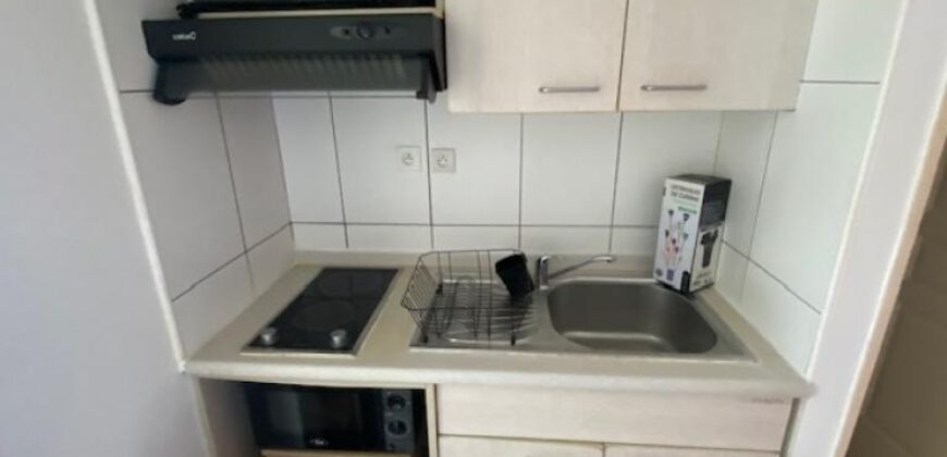 A louer un studio meublé de 23.13m2 proche des commerces et universités à Sainte Clotilde