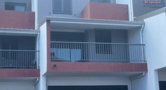 À louer une villa mitoyenne de type F4 située dans une résidence sécurisée aux Avirons