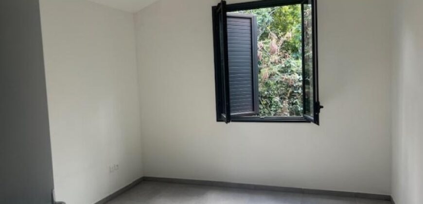 À louer une villa mitoyenne de type F4 située dans une résidence sécurisée aux Avirons