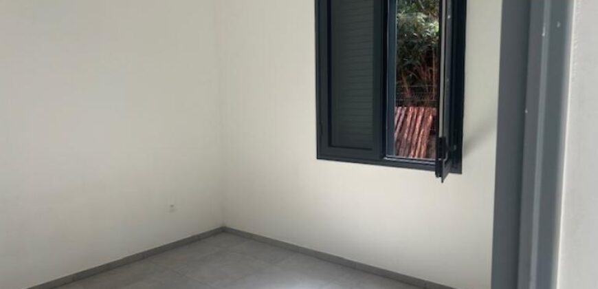 À louer une villa mitoyenne de type F4 située dans une résidence sécurisée aux Avirons