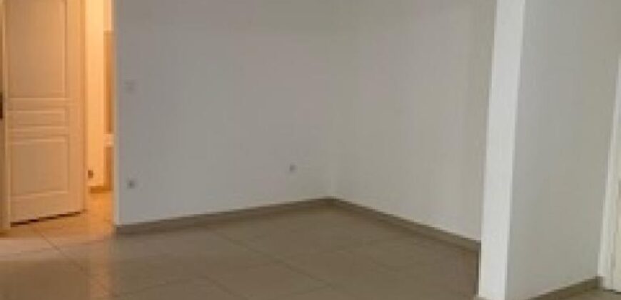 A louer un appartement F3 de 62.96m2 situé dans une résidence à Sainte Clotilde