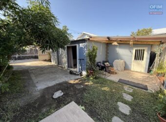 En vente une villa rénovée de 110 m2 située en fond d’une petite impasse calme à Roche Maigre