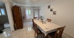 En vente une villa rénovée de 110 m2 située en fond d’une petite impasse calme à Roche Maigre
