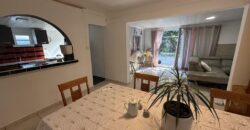 En vente une villa rénovée de 110 m2 située en fond d’une petite impasse calme à Roche Maigre