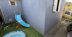 En vente une villa rénovée de 110 m2 située en fond d’une petite impasse calme à Roche Maigre