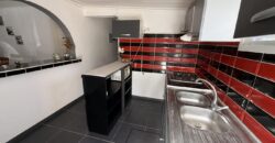 En vente une villa rénovée de 110 m2 située en fond d’une petite impasse calme à Roche Maigre