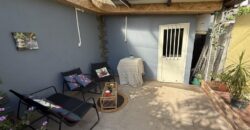 En vente une villa rénovée de 110 m2 située en fond d’une petite impasse calme à Roche Maigre