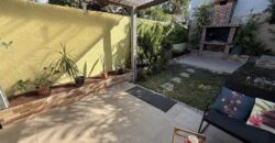 En vente une villa rénovée de 110 m2 située en fond d’une petite impasse calme à Roche Maigre