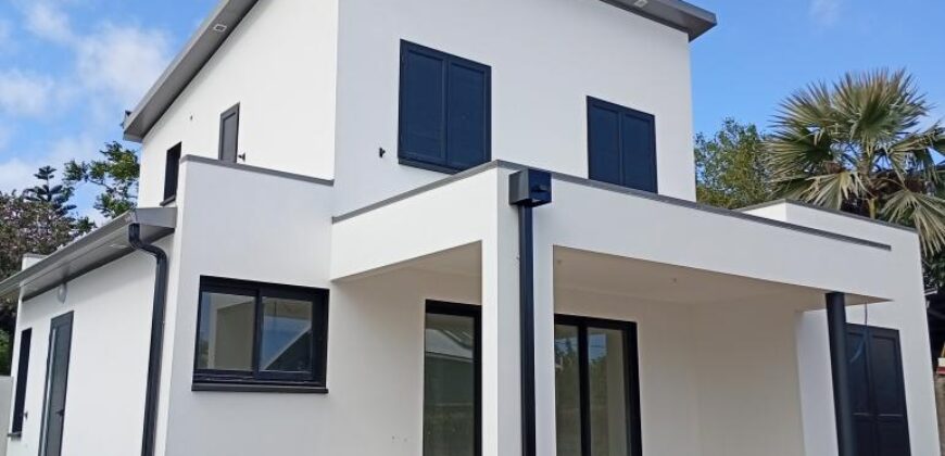 À vendre villa T4 en duplex située à seulement 10 minutes de Saint-Pierre