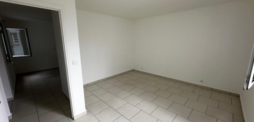 Location d’une villa récente de type F4 proche centre ville de Bras Panon