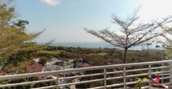 A vendre un charmant appartement T3 offrant une belle vue sur mer situé au quartier de l’Eperon à Saint Gilles Les Hauts