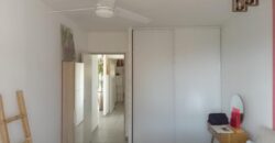 A vendre un charmant appartement T3 offrant une belle vue sur mer situé au quartier de l’Eperon à Saint Gilles Les Hauts