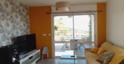 A vendre un charmant appartement T3 offrant une belle vue sur mer situé au quartier de l’Eperon à Saint Gilles Les Hauts