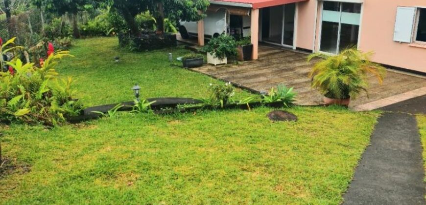 Location d’une spacieuse villa F5 avec un beau jardin arboré située à commune Ango- Sainte Suzanne